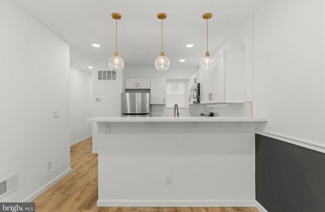 Building Photo - 5117 W Girard Ave