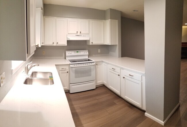 Encimeras de superficie sólida, fregadero bajo encimera - 415 Pheasant Run