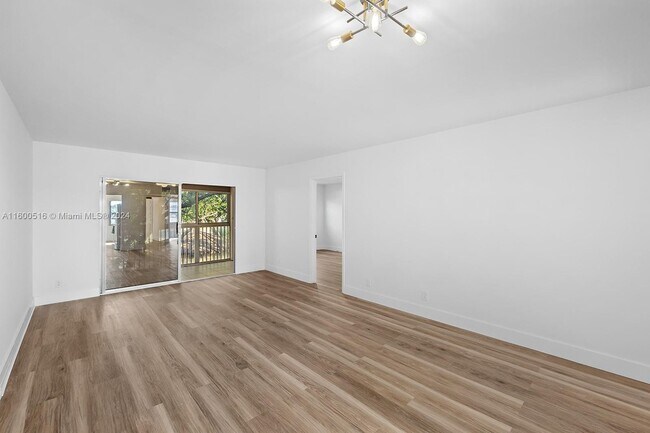 Foto del edificio - 1400 Southwest 124th Terrace Apt #313Q, Pe...
