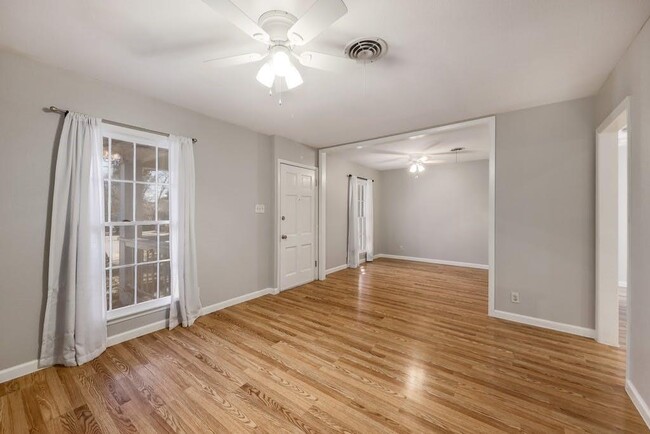 Building Photo - 6518 Laird Dr