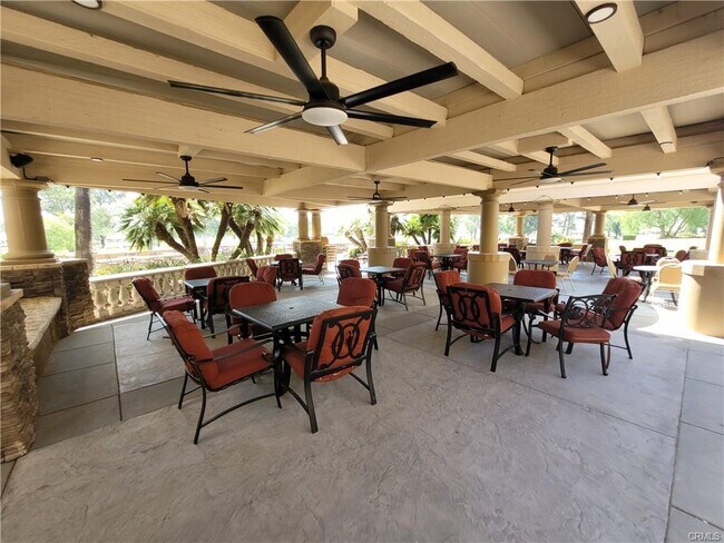 Foto del edificio - 5001 Rolling Hills Ave