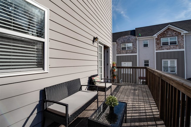 Building Photo - 1560 Laurel Park Pl SW