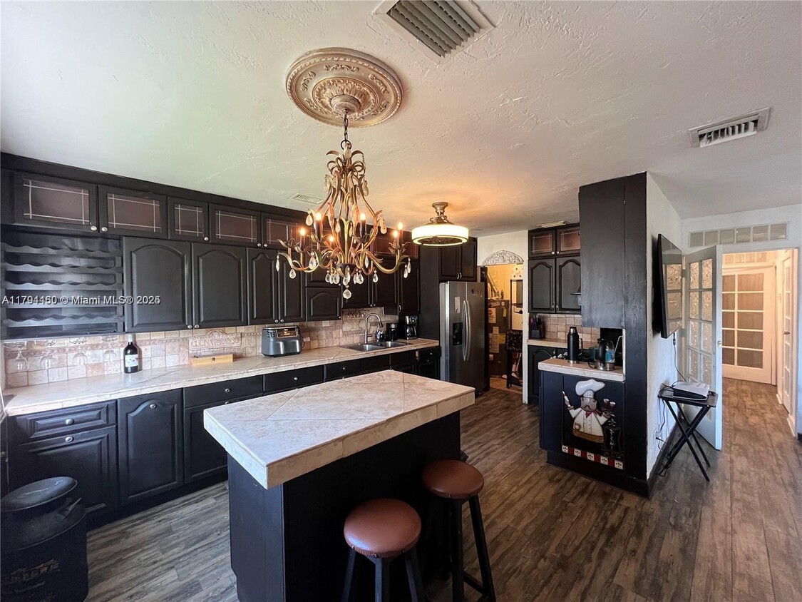 Foto principal - 9761 Marlin Rd