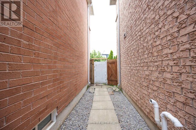 Photo du bâtiment - 3 Grosbeak Crescent