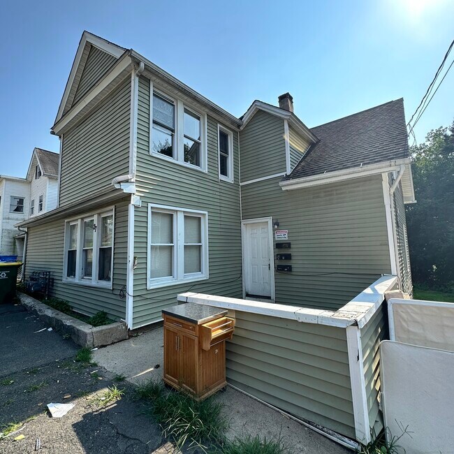 Building Photo - 27 Manhan St
