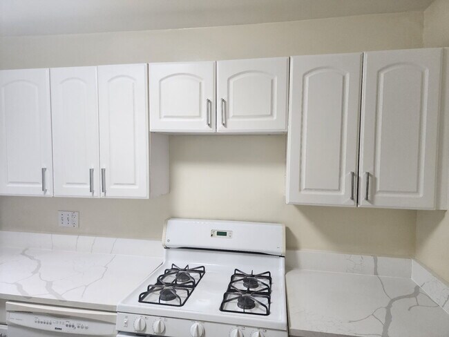Foto del edificio - 11316 Cherry Hill Rd