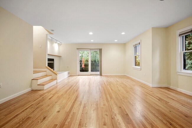 Building Photo - 10 Eustis St