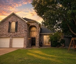 Building Photo - 1137 Robin Cir