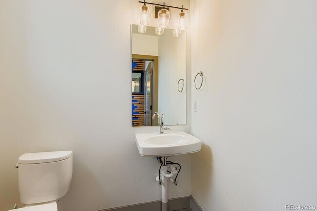 Foto del edificio - 1280 E Hampden Ave