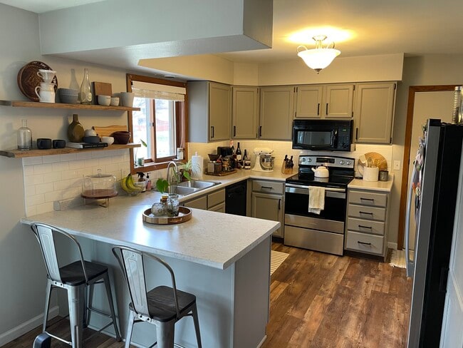 Building Photo - 2922 Greenway Trl