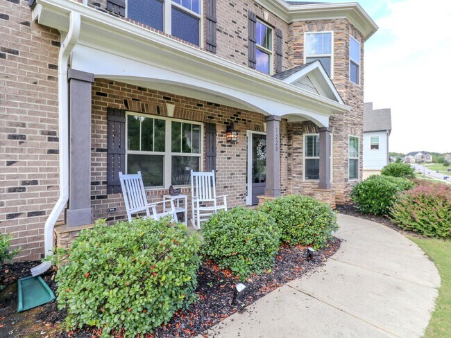 Building Photo - Meticulous two-story home large front porc...