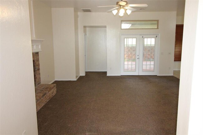 Building Photo - 512 Woodsong Dr