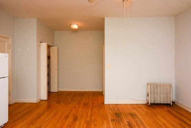 Building Photo - 1053 W George St