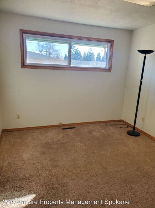 Building Photo - 3 br, 2 bath House - 3438 W Beacon Ave