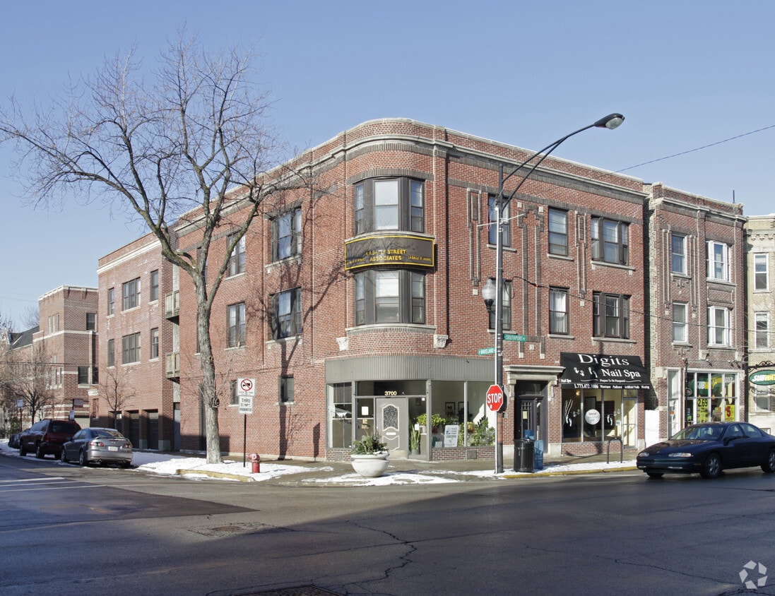 Primary Photo - 3700-3704 N Southport Ave