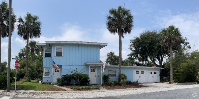 Building Photo - 301 Oleander St