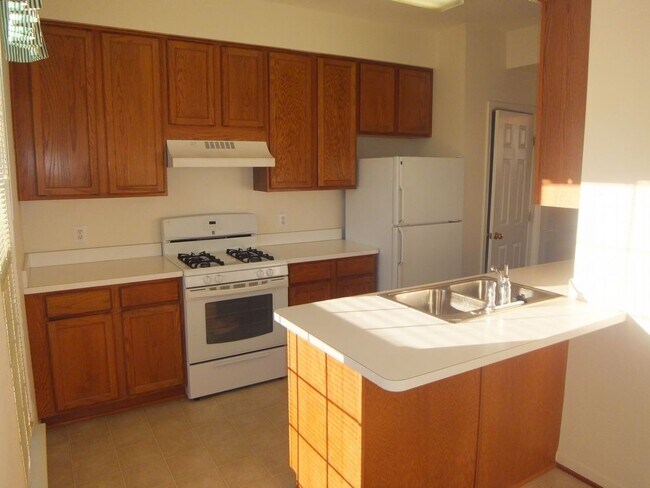 Building Photo - Garage Townhouse near Quantico
