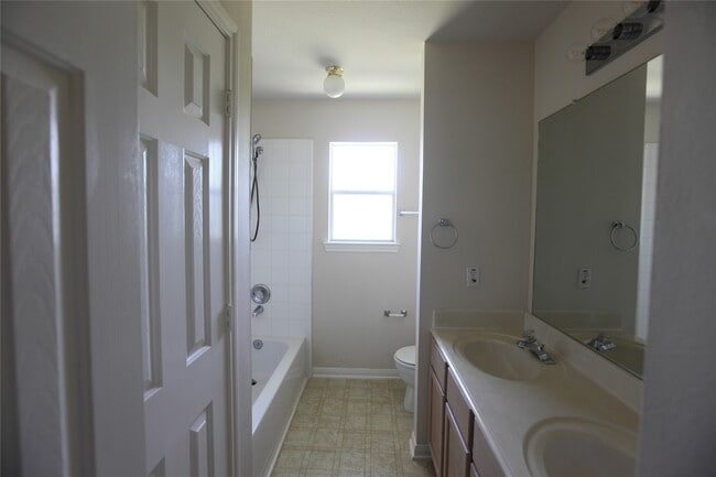 Building Photo - 607 Ashley Cove Ct