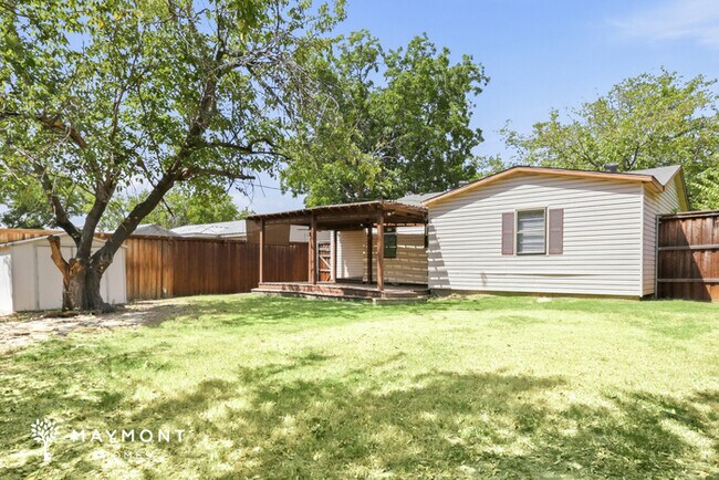 Building Photo - Inviting 3-Bedroom Irving Home