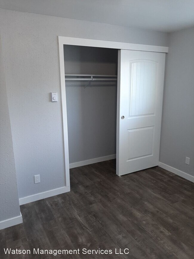 Building Photo - 826 SE 3rd Ave