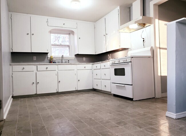 Building Photo - 20213 Pvt 222nd Dr