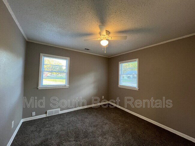 Foto del edificio - 1576 Haywood Ave