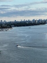 Building Photo - 300 Bayview Dr