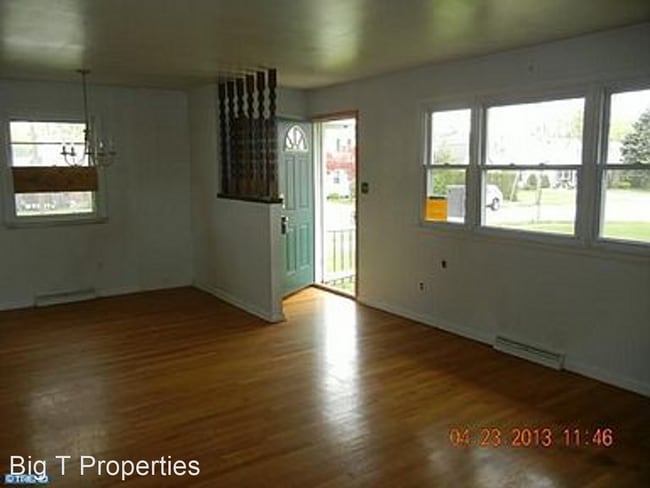 Building Photo - 3 br, 1 bath House - 200 Fenwick Ave