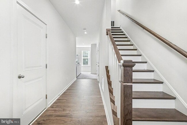 Building Photo - 423 Honeyberry Ln