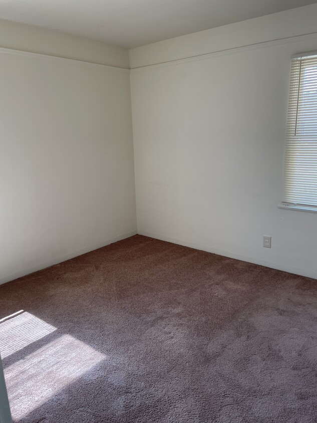 bedroom - 5875 Crenshaw Blvd
