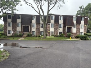 Building Photo - 835 Waterview Cir