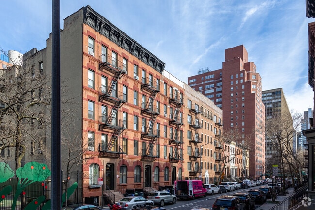Row houses and apartments are common in Kips Bay.