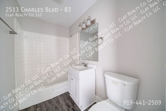 Foto del edificio - 2513 Charles Blvd
