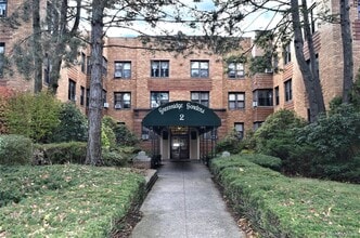 Building Photo - 2 Greenridge Ave