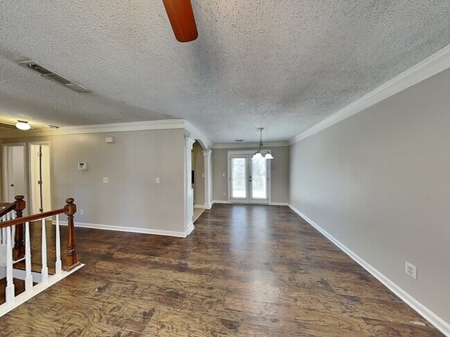 Foto del edificio - 5595 Fairington Pl