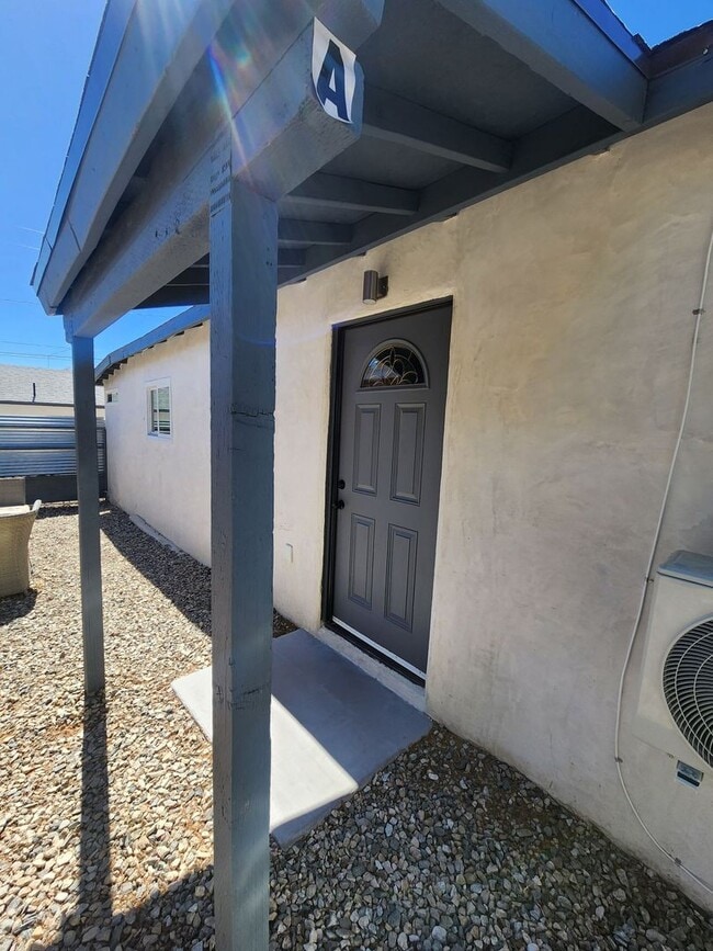 Building Photo - 6595 Oasis Ave