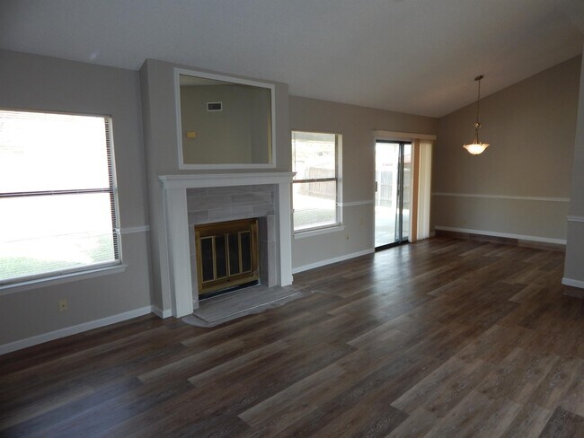 Foto del edificio - 4505 River Oaks Dr