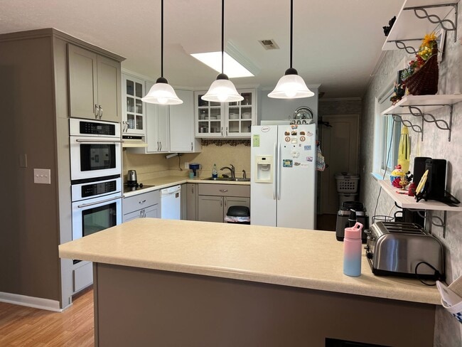Building Photo - Spacious Home in McBryde Village next to V...