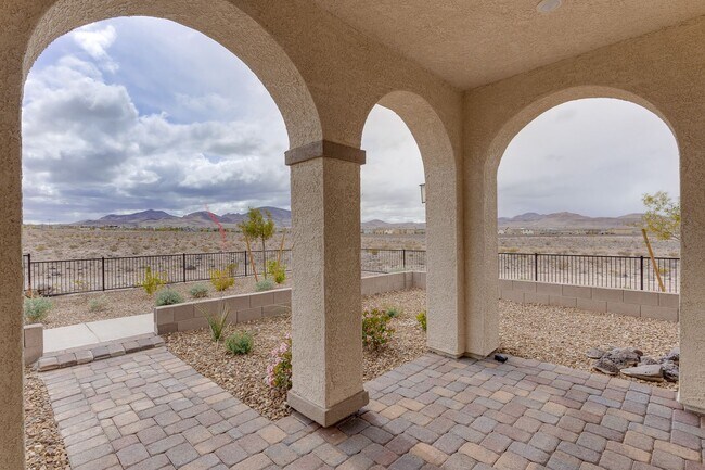 Foto del edificio - SPACIOUS 4BEDROOM 3BATH HOME IN INSPIRADA