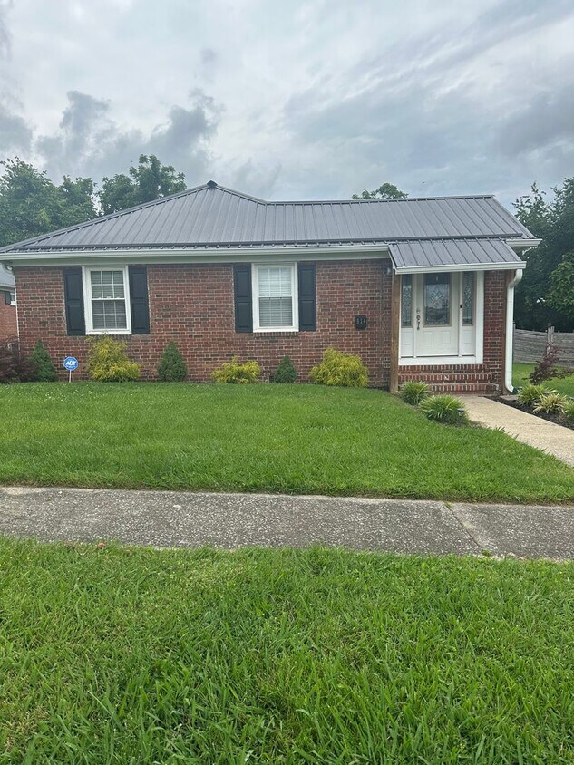 Foto principal - 3 bedroom 1.5 bathroom house