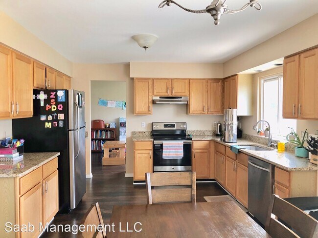 Building Photo - 4 br, 3.5 bath House - 2392 Chestnut Cir