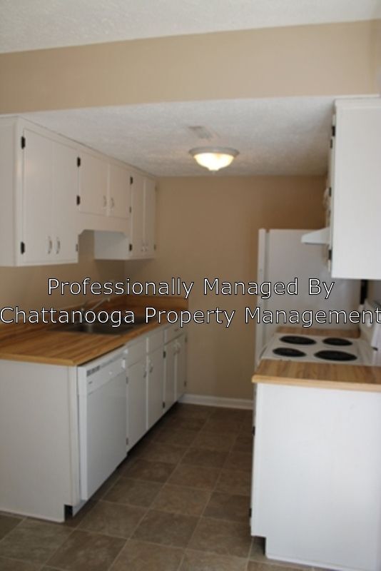 Building Photo - Mid-town 2 BR 1 Bath on Bus Line