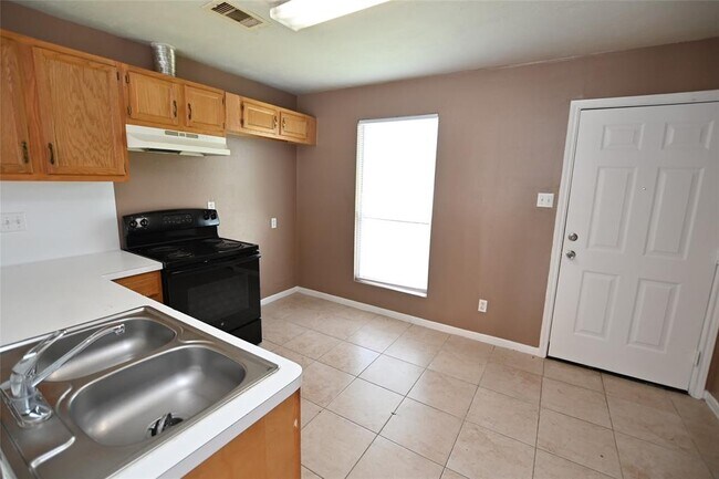 Building Photo - 13719 White Heather Dr