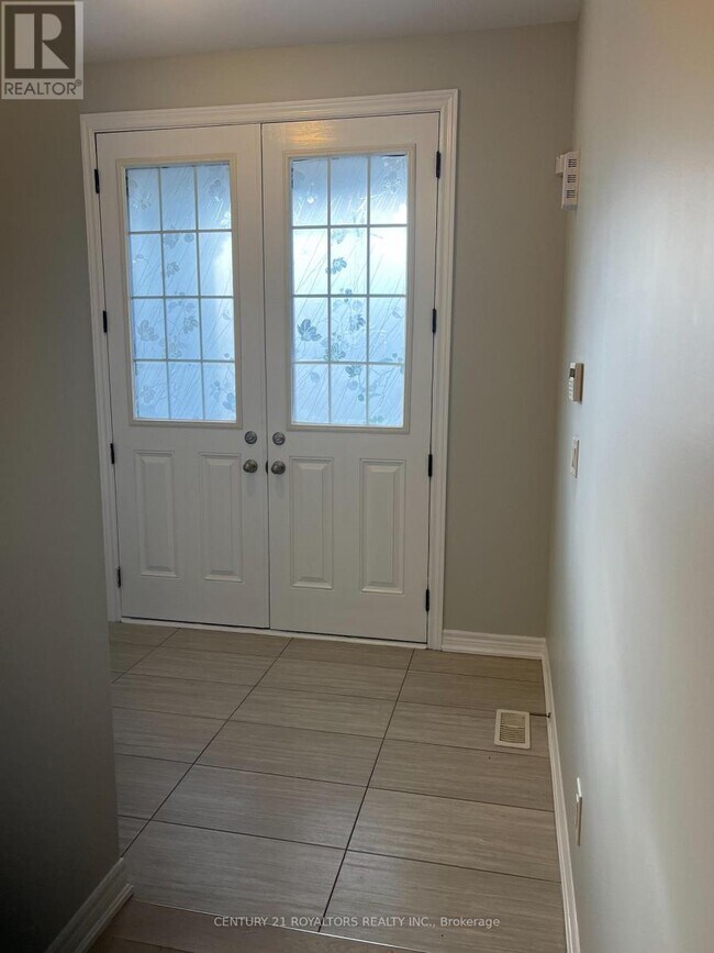 Building Photo - 12 Foliage Dr