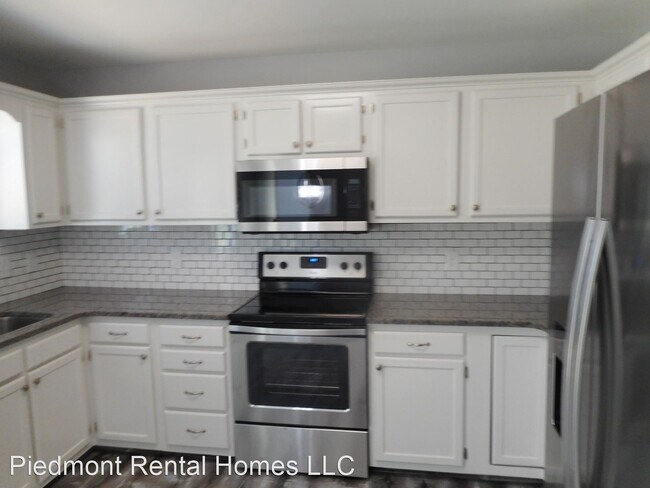 Building Photo - 3 br, 2 bath House - 7402 Greenlawn Dr