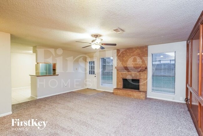 Building Photo - 8010 Goldengrove Dr