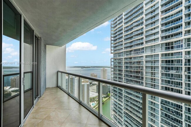 Foto del edificio - 475 Brickell Ave
