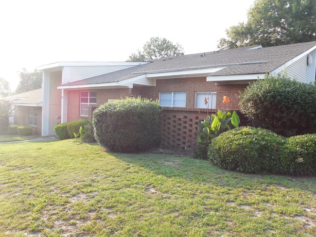 Building Photo - 101 Westcliff Cir