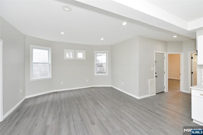 Foto del edificio - 23 Bayview Ave