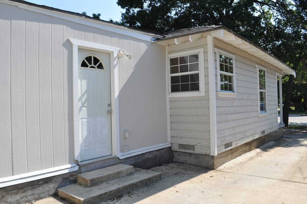 Building Photo - 1416 Easton Rd